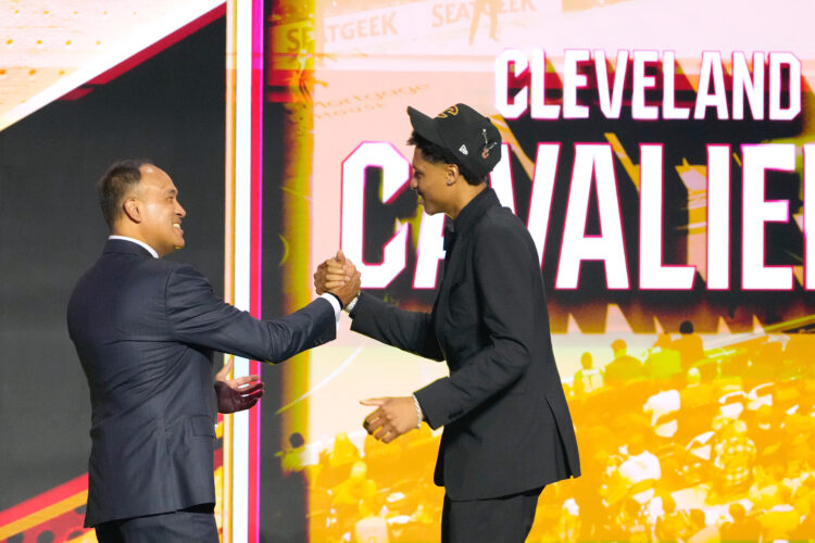 Cavs sign former Lincoln Park star, B1